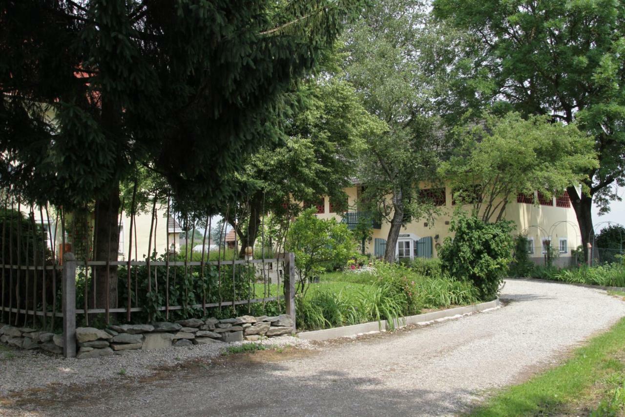 Gutshof Bartl 1 Apartment Klagenfurt am Woerthersee Bagian luar foto